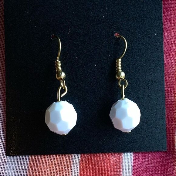 0966 - Capsule simple casual white faceted bead dangle earrings - Picture 1 of 4